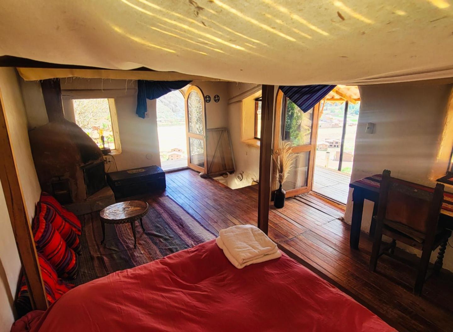 Wolf Totem Steam Punk Guesthouse Pisac Eksteriør billede