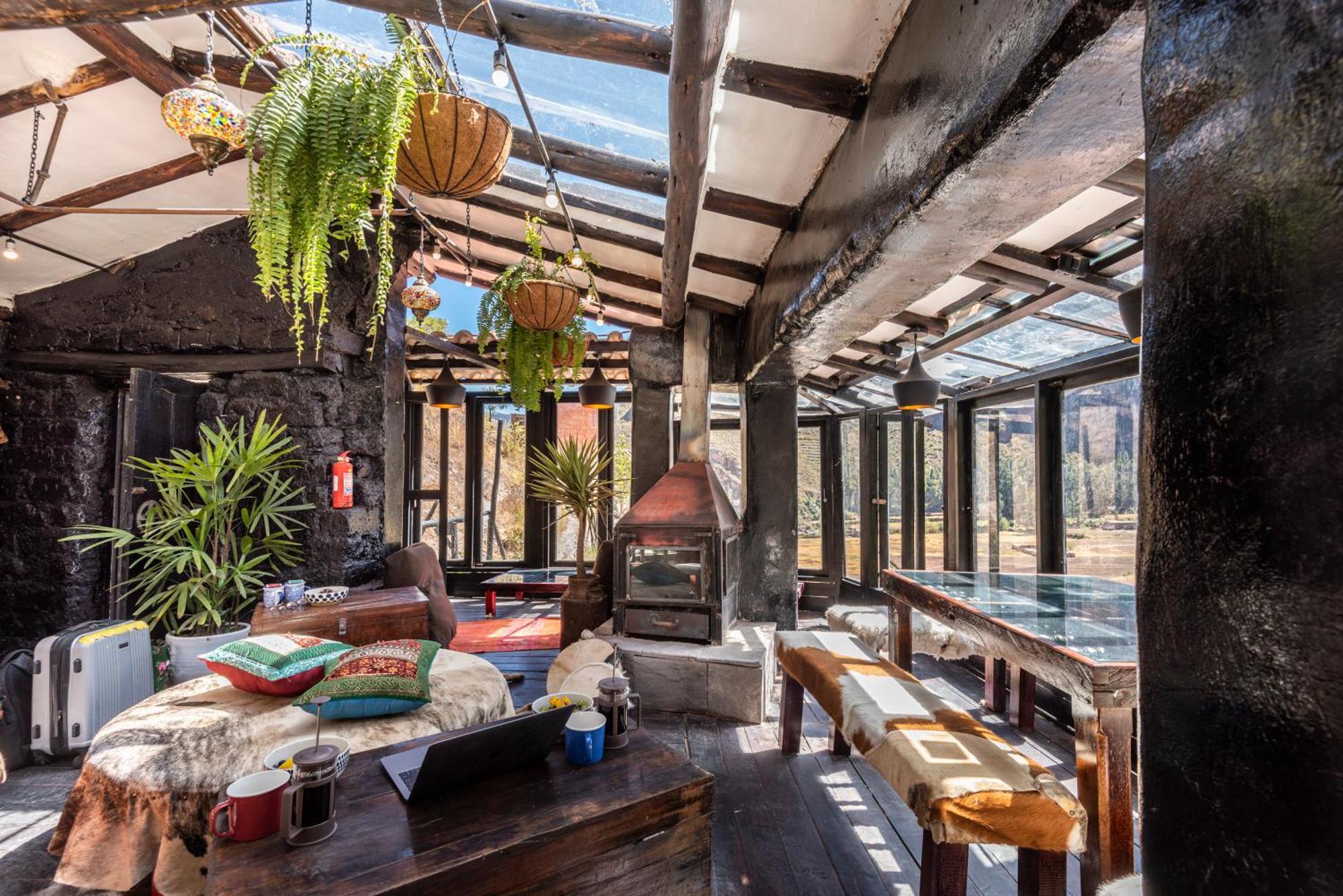 Wolf Totem Steam Punk Guesthouse Pisac Eksteriør billede